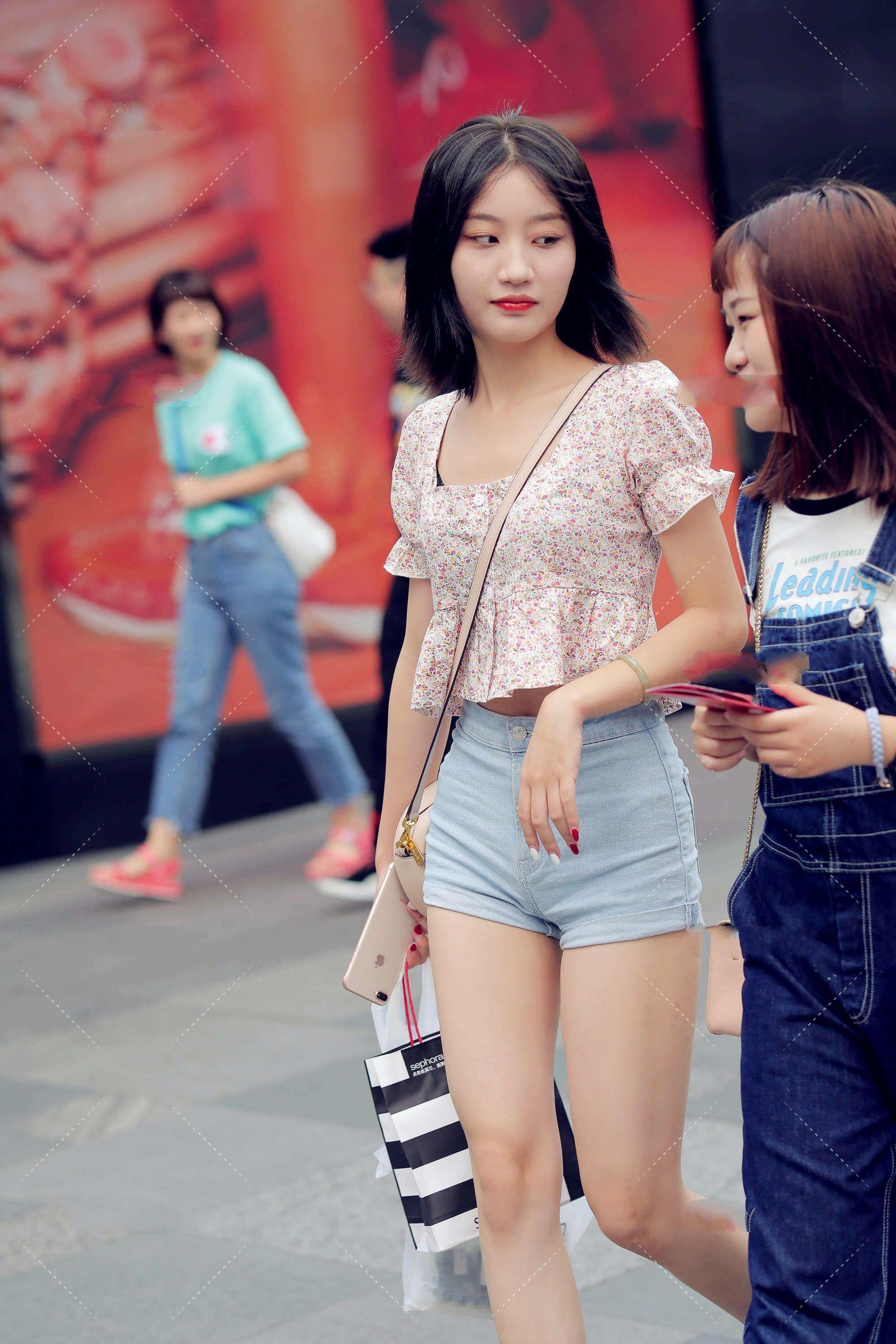 休闲|碎花上衣搭配, 气质休闲, 自信灵动