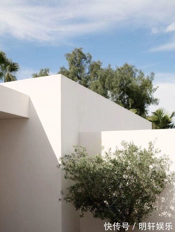 大宅|300㎡自然原木风大宅,盛开鲜花的院子,365天不出门也不嫌闷!