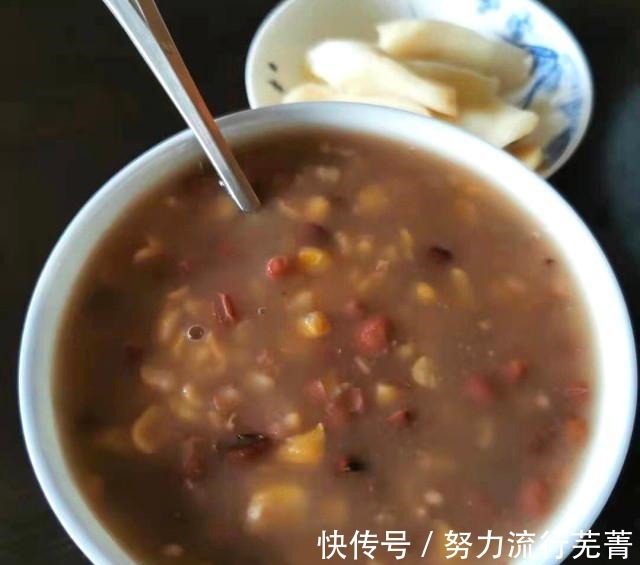 红豆粥|玉米碴红豆粥，香气浓郁，美味营养！
