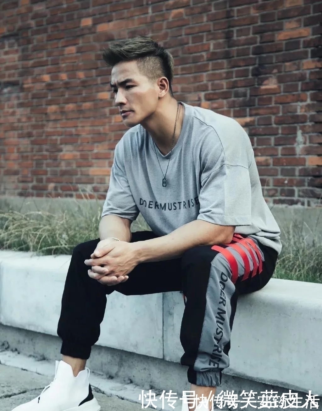 猛男|92年肌肉猛男因淋浴湿身照走红,这个肌肉什么水平