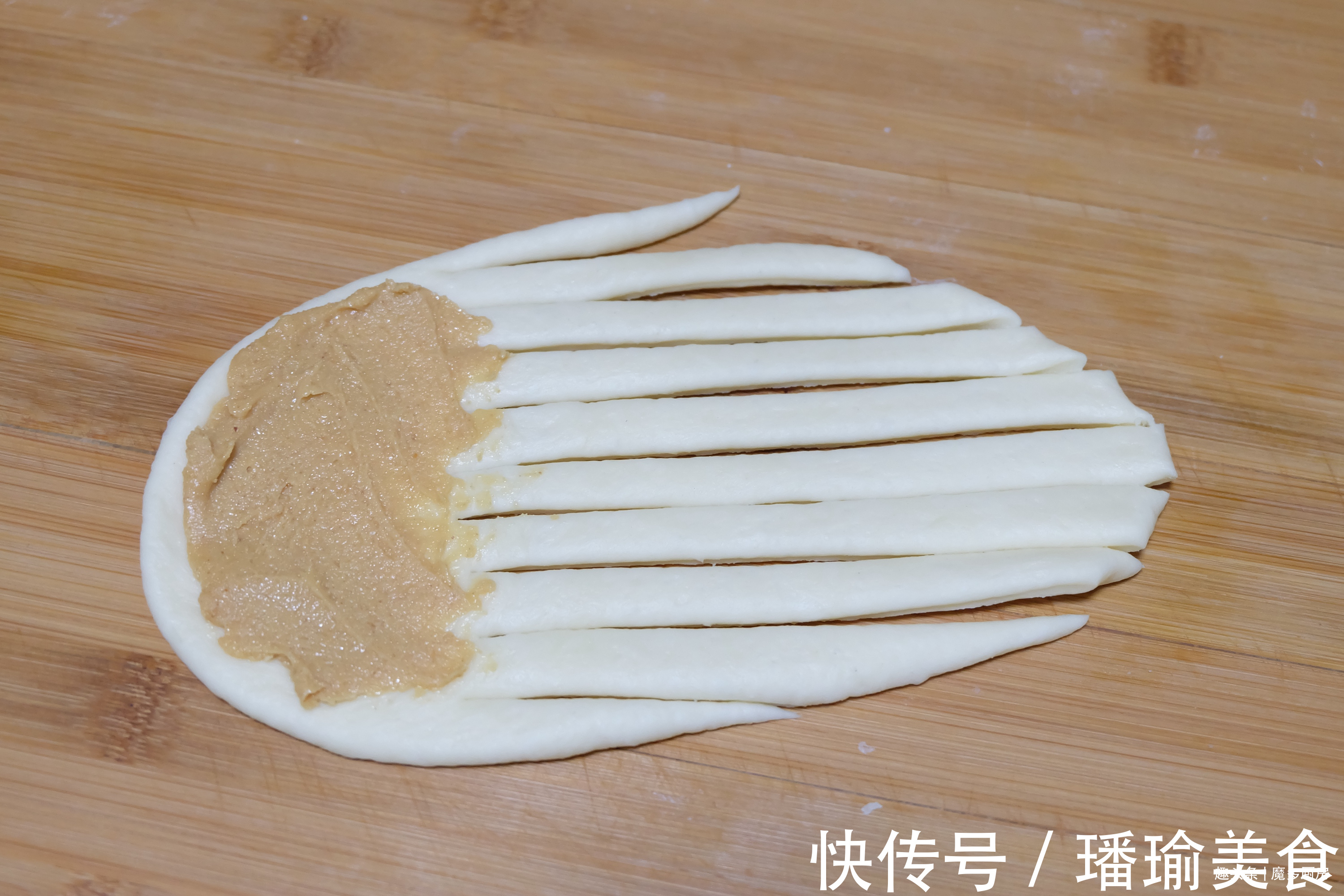 发酵|孩子要吃毛毛虫面包,时间短也能做,一次发酵无油低糖,香软拉丝