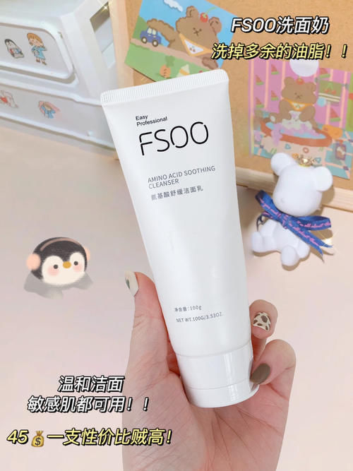 17岁吃土女生化妆包里原来有这些！怪不得颜值这么高！