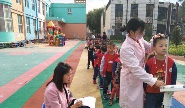 孩子|想让孩子长得高点,家长别错过这三个时机,省得以后后悔!