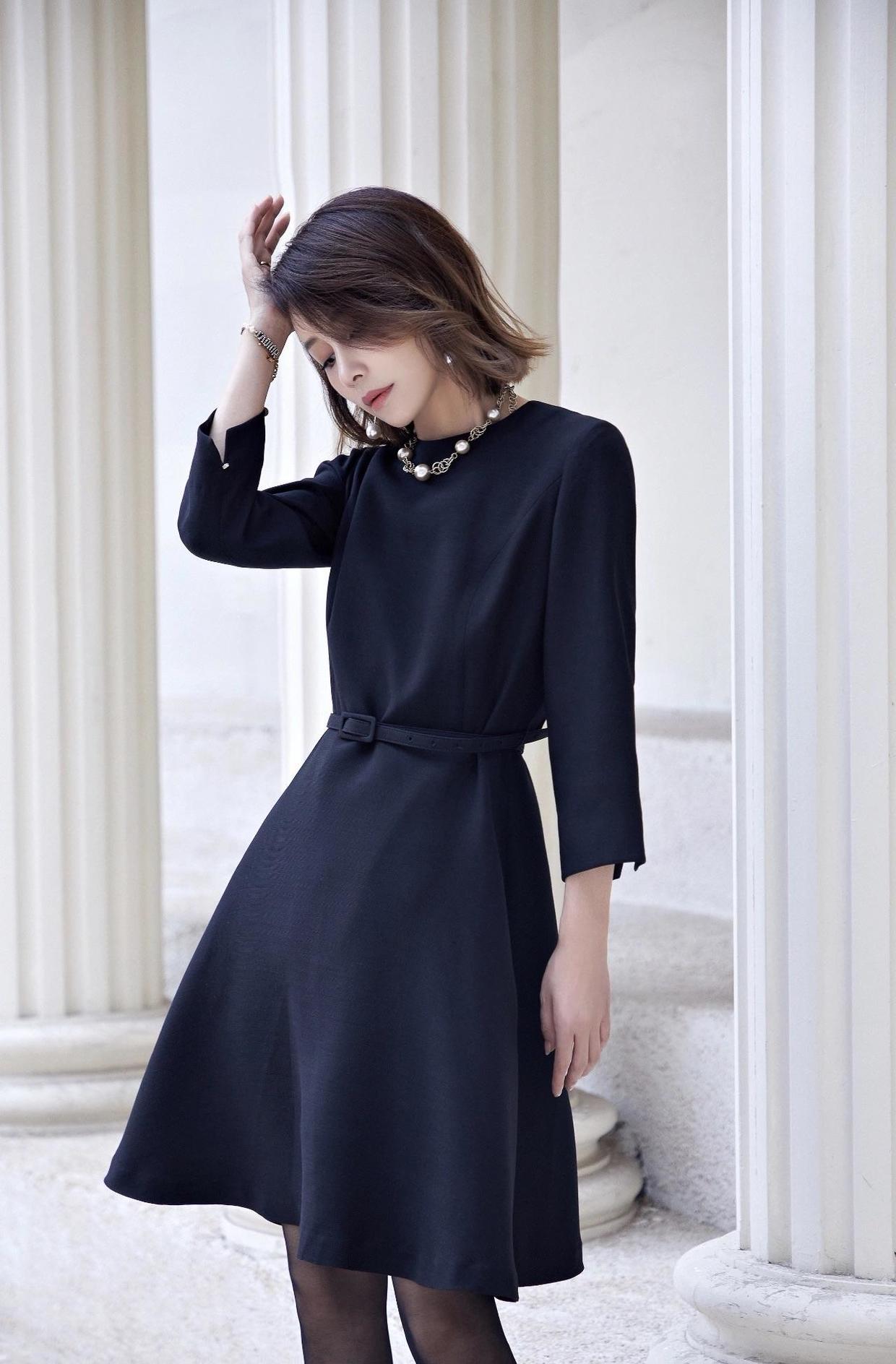 针织连衣裙 冬季穿搭没头绪?不妨试试这些纯黑色连衣裙,时髦百搭不挑人