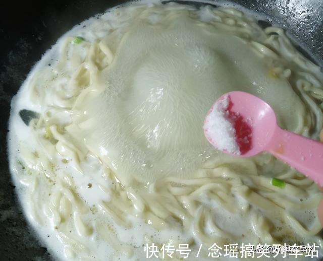 口感|家常手擀面好吃有窍门,多加一把豆面,面香浓郁,口感劲道又爽滑