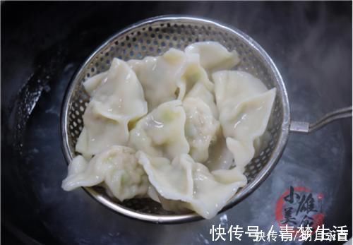 菜帮|调白菜饺子馅，只用盐杀就错了，教你饭店不外传秘配方，鲜嫩多汁