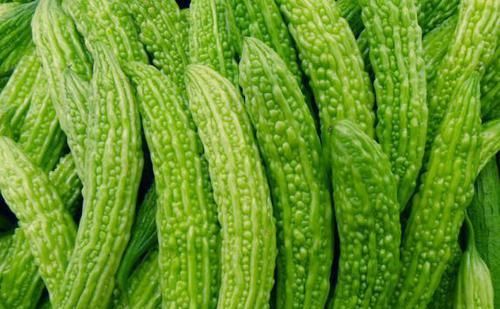 女性不想滿臉皺紋，要多吃健康食物，刮油清脂，美容養(yǎng)顏