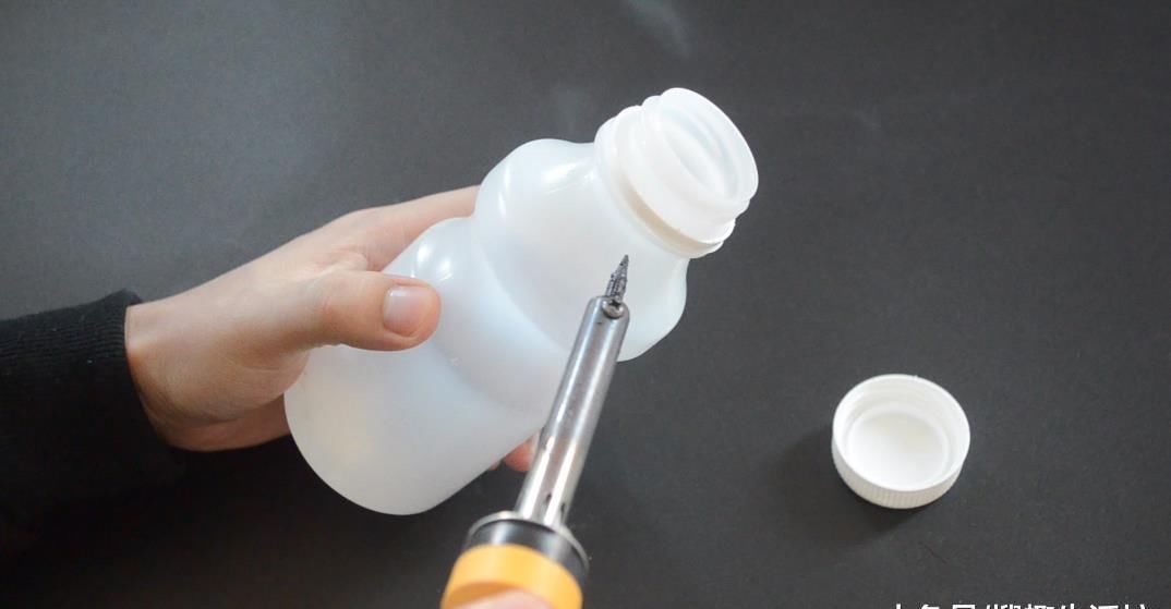 塑料瓶|衣柜里面挂一个塑料瓶, 没想到作用这么大, 看完你会感谢我的