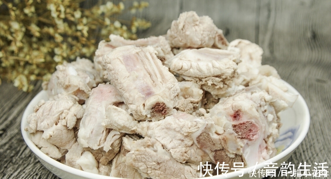 做糖醋排骨时,多加这一味食材,味道酸甜可口,更好吃了