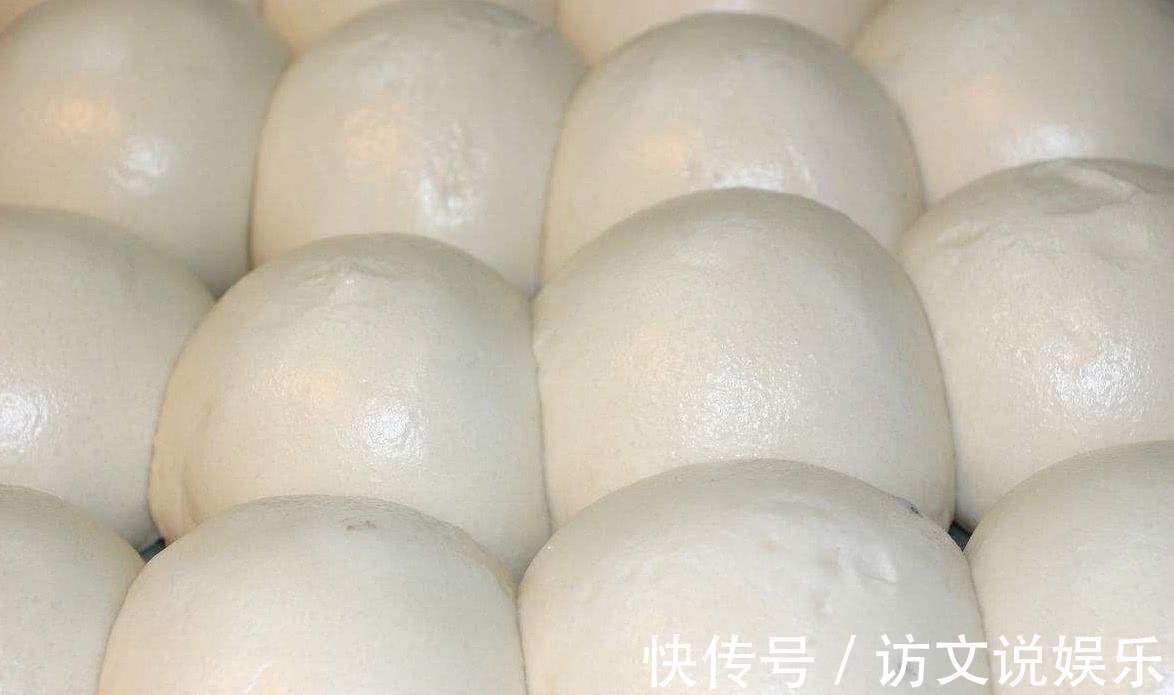 发面时,只放酵母是大忌!多加“3样”,9分钟溢盆,比面包还香