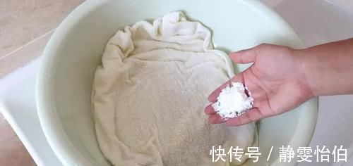 毛巾用久了又臭又滑,这样清洗完跟新的一模一样,不得不感叹聪明