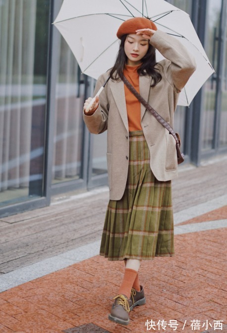 小姐姐|今年不流行“小黑裙”了,试试格纹半身裙,冬季最in的单品就是它