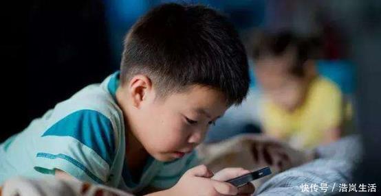 孩子|“熊孩子”偷拍爸爸洗澡，照片发到家长群，爸爸：从此拒开家长会