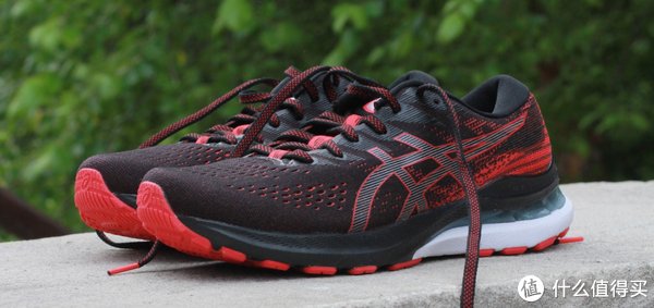 亚瑟士 穿了2年的亚瑟士Kayano 25,今天终于换上Kayano 28,差距也太大了!