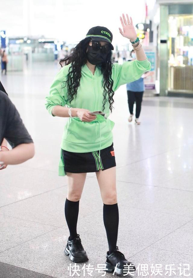 气质 今年卫衣该咋选?雾霾蓝薄荷绿各有特色,搭配好太时髦