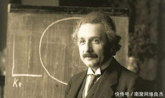 半身照 愛因斯坦的照片為何都只有半身照?看看他穿的鞋子,讓人哭笑不得