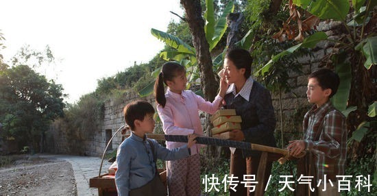 结婚&15岁结婚,21岁离婚,不想儿媳重蹈覆辙,她独自照看4个孙子!