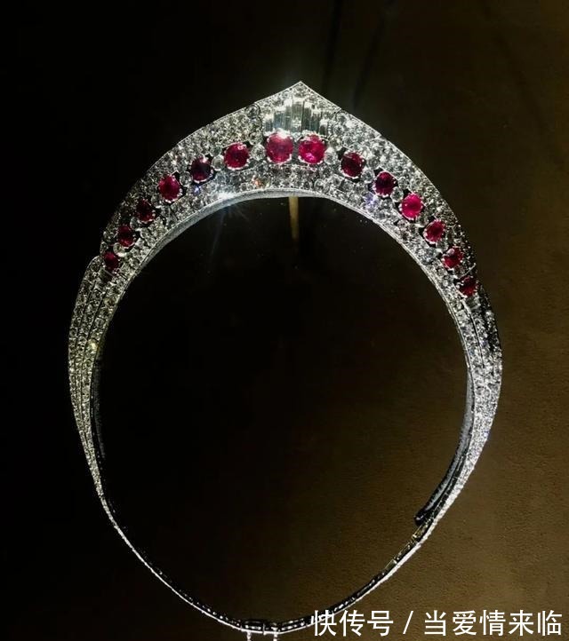 耳环 新年就是要红!王室红宝石珠宝看起来!