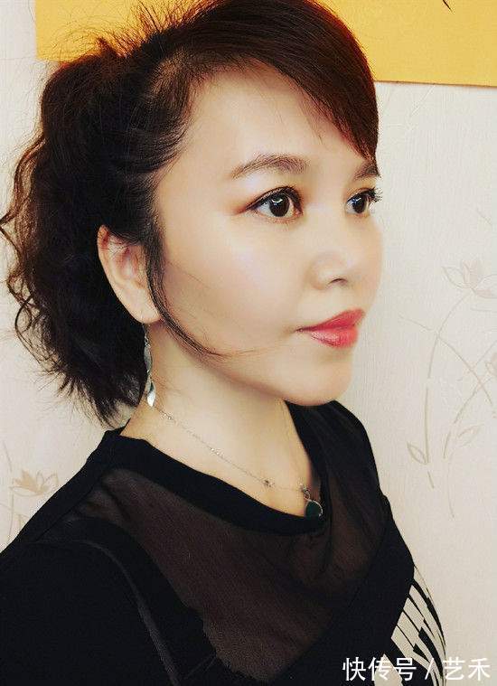 画家!画家潘红以情画鹿以心画鹿献礼建党百年