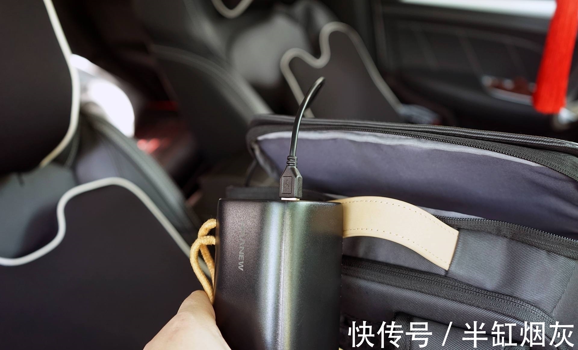 笔者 男人的背包就应该是这样有棱角,不复杂!第一眼就爱上了