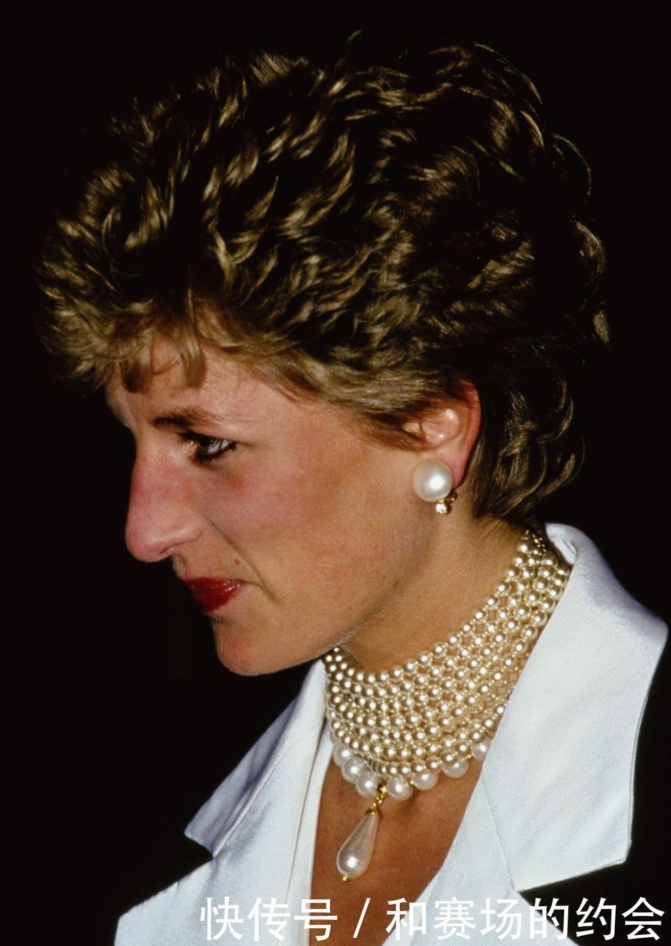风华正茂的美人与珠宝更配“英伦玫瑰”戴安娜戴珠宝的样子真美