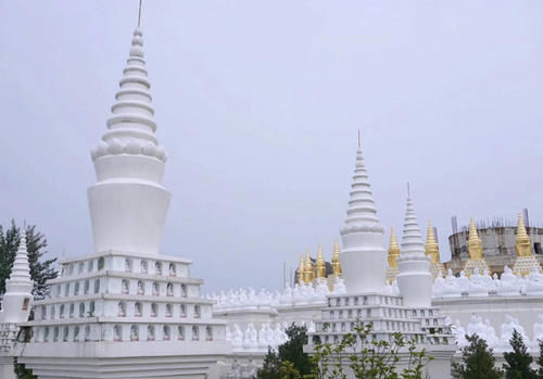 绵阳新晋网红打卡地，悬崖上的千年古寺，绵阳版的泰国寺庙群