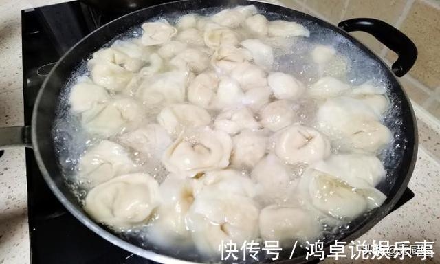 大葱|冬天吃馄饨,韭菜靠边站,用它做馅最香,鲜嫩多汁营养高,超好吃