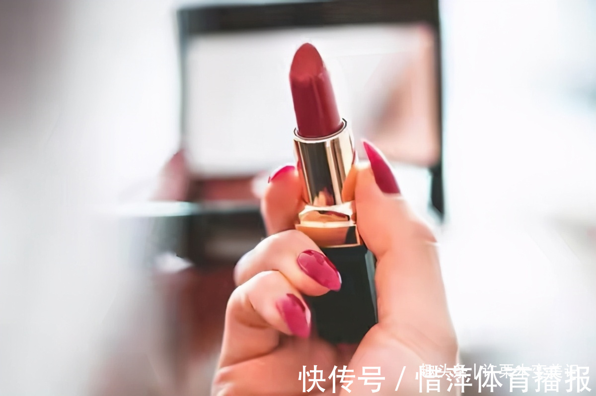唇色 涂口红前需要先涂润唇膏吗?多数人都搞错了,难怪唇色悄悄变深了