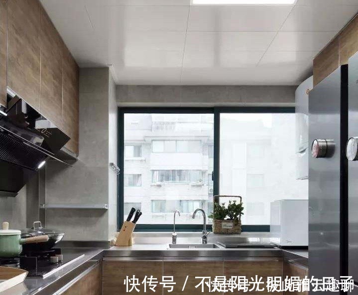 台面|越来越多人厨房橱柜这样装修，幸好老师傅提醒我，太实用了