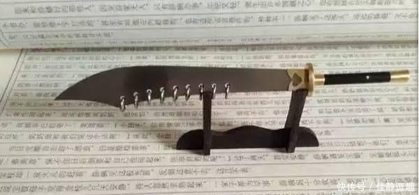 袖珍刀剑匕首欣赏, 有的比指甲盖还小!