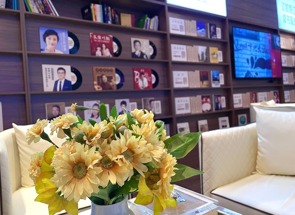 全民阅读&世茂國風龍院·河鸣报名打卡旅顺首个有声图书馆,让阅读声情并茂