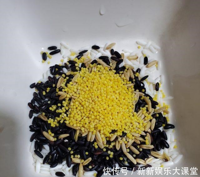 炖黑米粥,糯糯QQ,口感超好