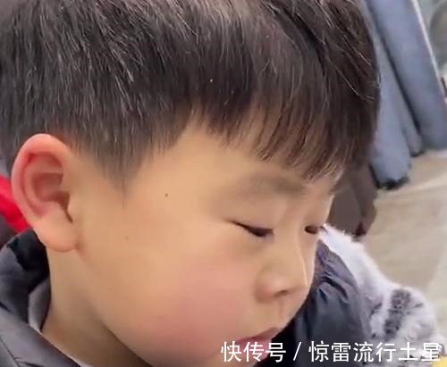 殴打|孩子看到奥特曼被打会怎么办两个孩子反应截然相反，网友神评论
