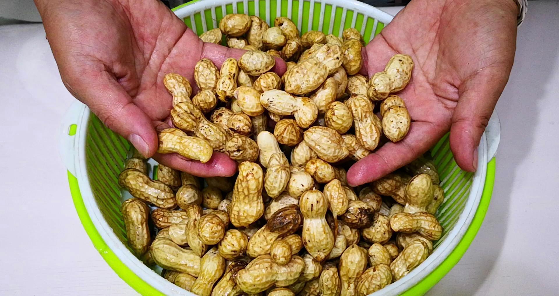 煮花生,最忌直接加水就煮,多加1步,花生又香又入味,还省火