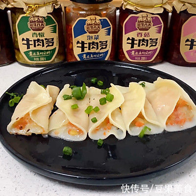 土豆泥锅贴这样做百吃不腻,吃1次不过瘾