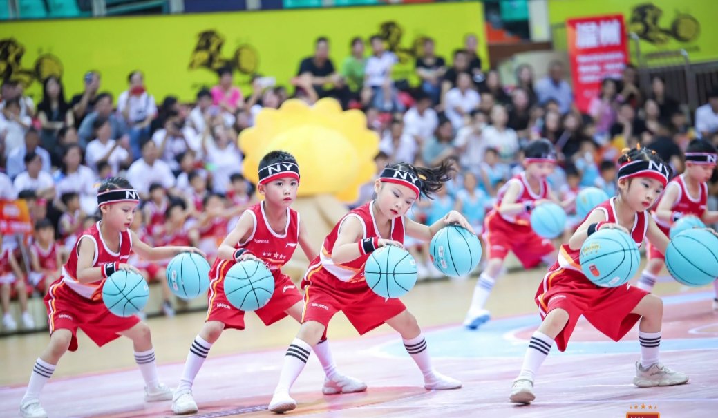 传统文化|篮球+鱼灯，青田的幼儿园也有了“别人家”的课间操~