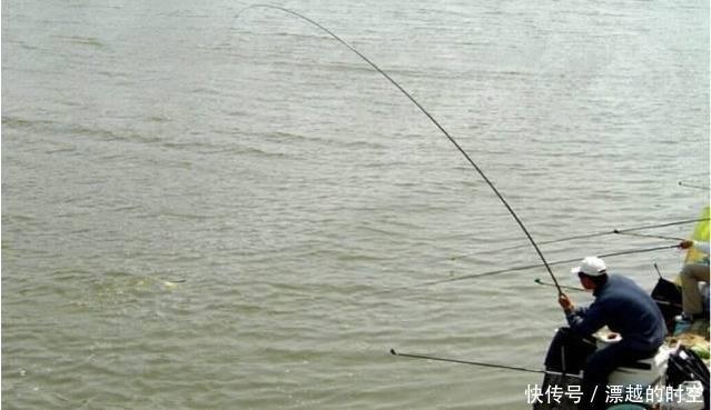 钓鱼|钓鱼时常用的酒米，竟被人用得“出神入化”，连杆爆护不是问题！