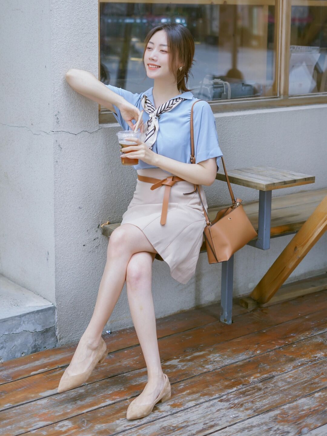 衬衫搭配|都市“精英”女白领都爱这么穿，衬衫搭配半身裙，简约高级又减龄