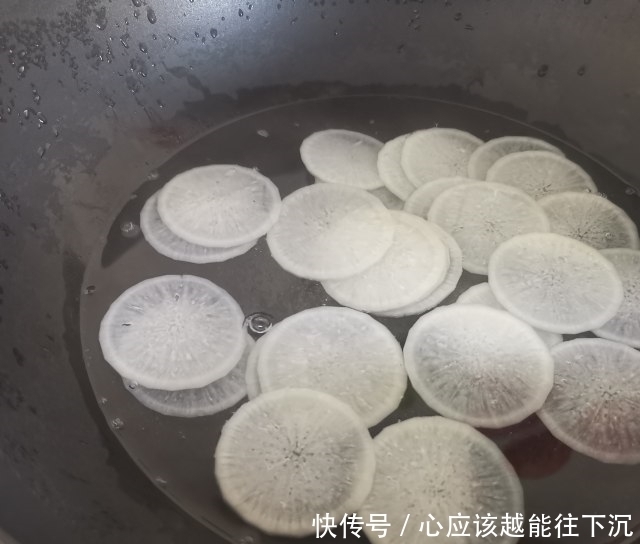 蒸蒸日上酿萝卜夹,清爽鲜香,好吃有颜值