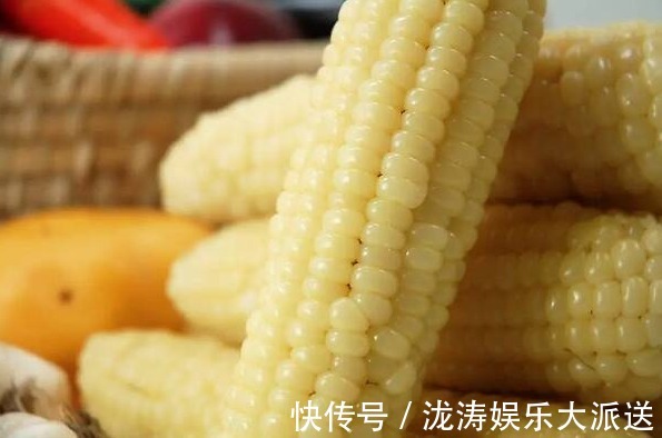 煮玉米,只加水是外行!多放2种料,香甜软糯,鲜美营养,更好吃