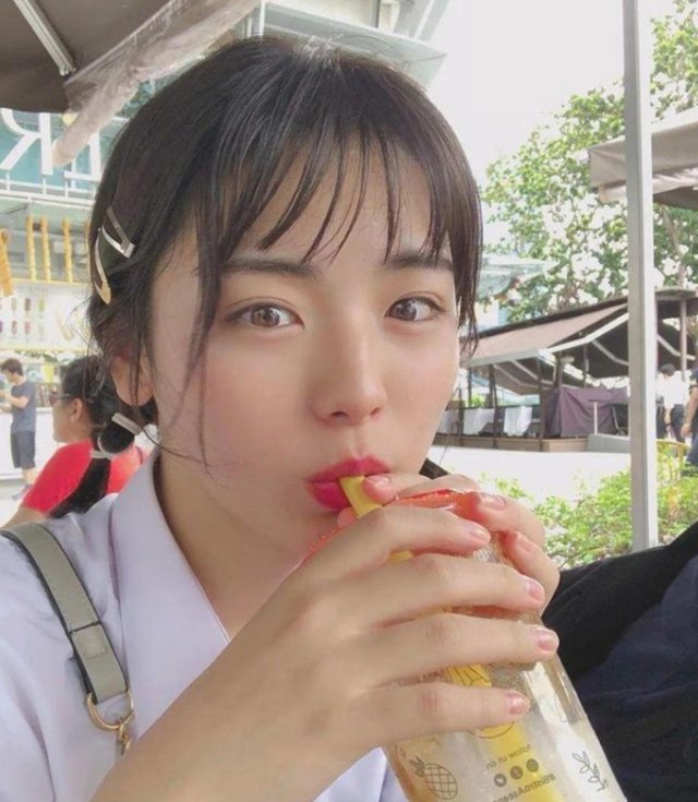 17岁男高中生沉迷“女装”,长相清纯又可爱,男生看了都心动