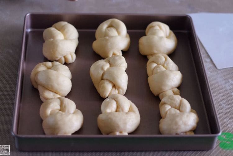 省时省事、超松软的酸奶面包，解锁家庭版做法