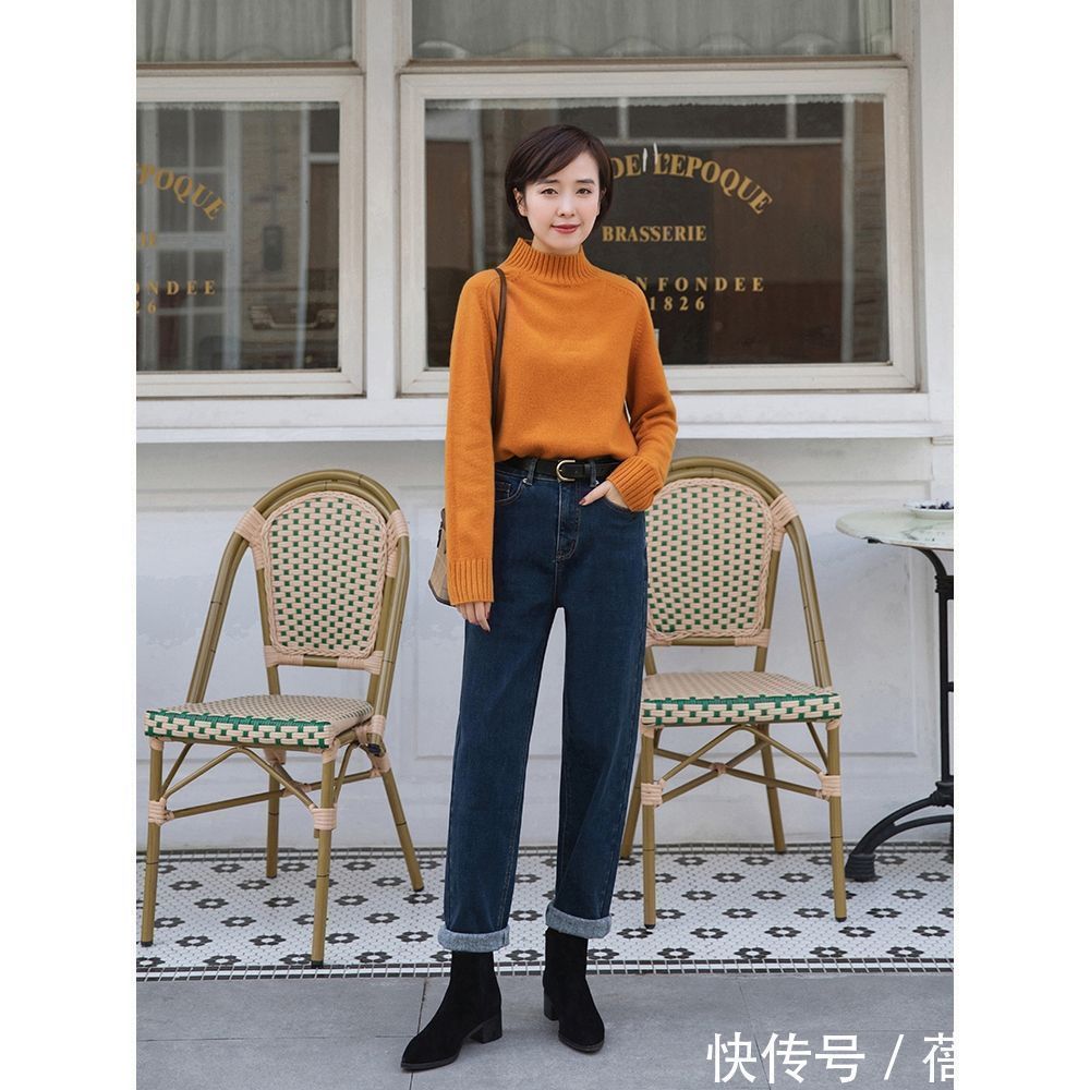 牛仔裤 阔腿裤已经out了,今年流行“牛仔裤”,搭配针织衫、外套真洋气