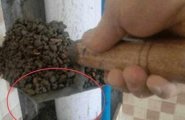 瓷砖|卫生间包水管，师傅说几块瓷砖一根卡条就能解决，简单好看又隔音！