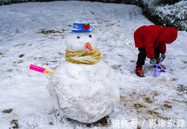 长沙|长沙下雪了，大人孩子堆雪人打雪仗“玩嗨”了，市民感叹雪真大！