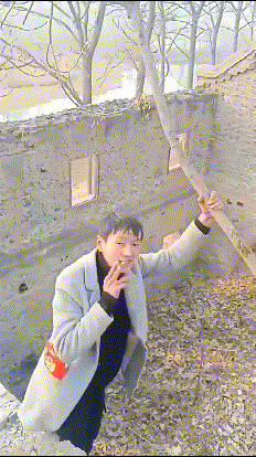 |搞笑GIF动图:老哥你这是叫鱼给钓了吧