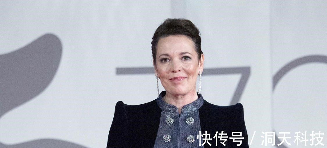 耳环 大宝石项链红毯回归,珍珠项链多层进发,社交媒体改变审美