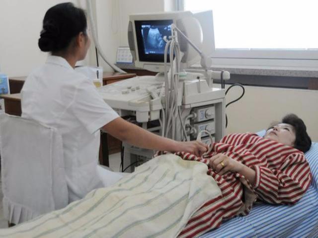 手术治疗|女子上医院检查出怀孕8个月,女子不可能,每个月还来月经