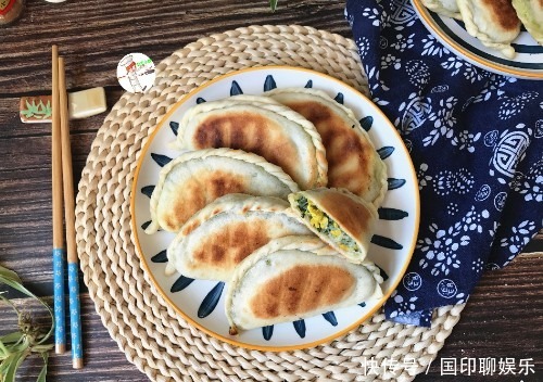 做韭菜盒子,用烫面还是发面学会这方法,饼皮边角,凉了也不硬