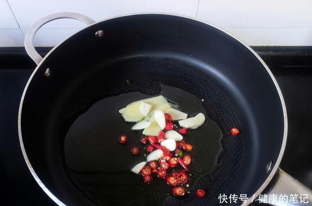 9月开海季,这道海鲜别错过,口感爽脆又鲜香,简单烹炒就很美味